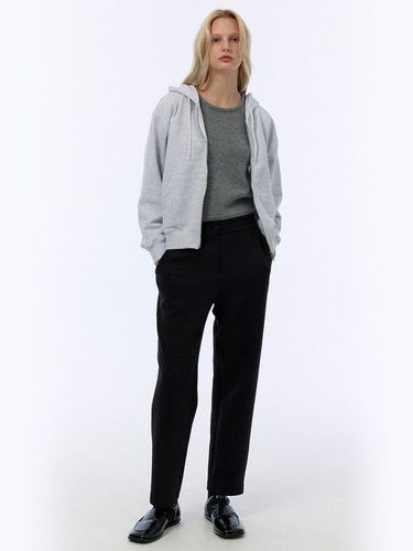 Basic Tapered Pants (Black) - CLOVE - Modalova