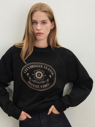 Preppy Emblem Sweatshirt - Black - CITYBREEZE - Modalova