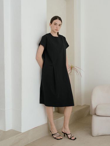 Black Dart Detail Dress - YOUNESS - Modalova