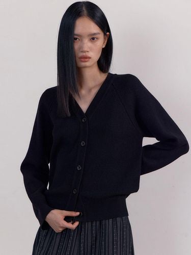 Essential V neck Cardigan (Black) - 38comeoncommon - Modalova