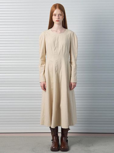 Exclusive] Long-Sleeved Carryover dress Light Bei - DEKAVV - Modalova