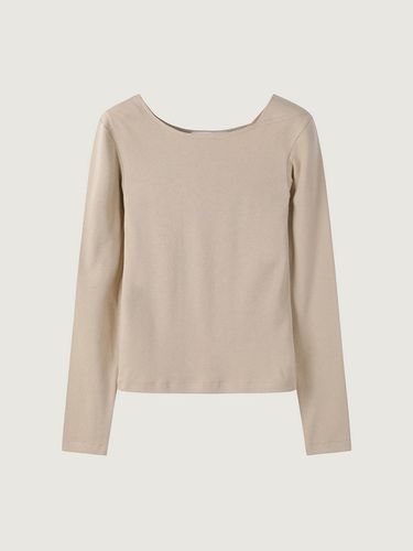 Diagonal Neck Long-Sleeved T-Shirt Beige_K243PSM00 - DEKAVV - Modalova