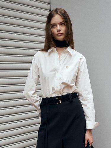 Classic Pocket Button-Down Shirt - RENEJ - Modalova