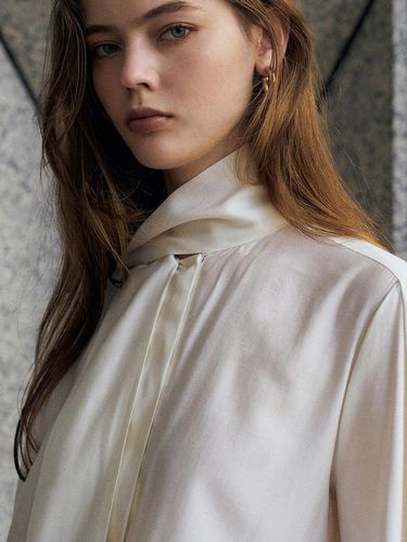 Collar Scarf Tie Blouse - RENEJ - Modalova