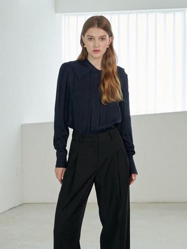 Ellen Pleated Blouse Ellen Pleats Blouse_NAVY - Coett - Modalova