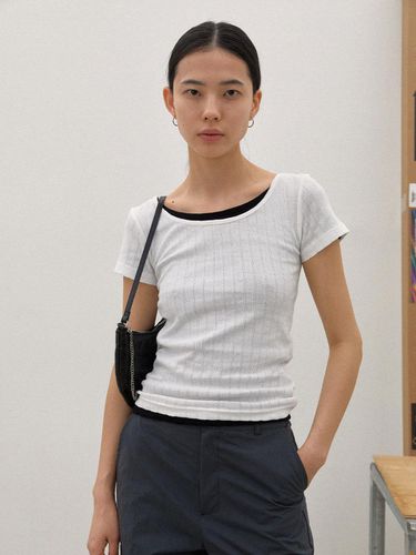 Becky half tee - white - BRENDABRENDEN SEOUL - Modalova