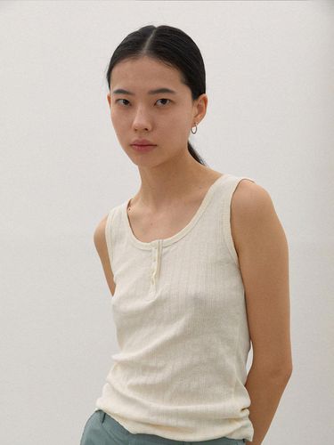 Button sleeveless - cream - BRENDABRENDEN SEOUL - Modalova