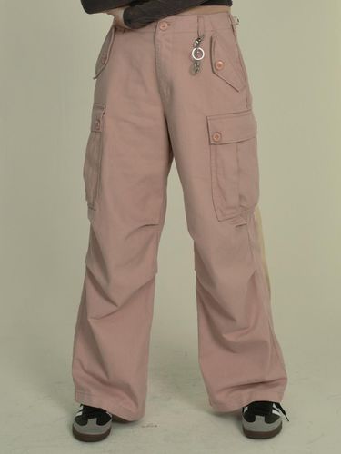 Strap cargo pants (pink) - MIDNIGHT MOVE - Modalova