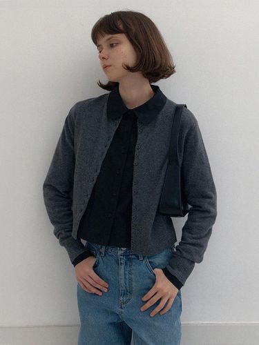 Fine wool round cardigan - charcoal - BRENDABRENDEN SEOUL - Modalova