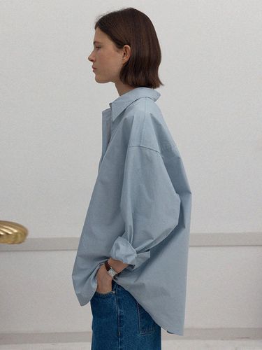 Boy fit shirt - middle blue - BRENDABRENDEN SEOUL - Modalova