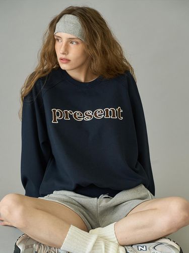 Present patch sweatshirt_navy - sunmul - Modalova