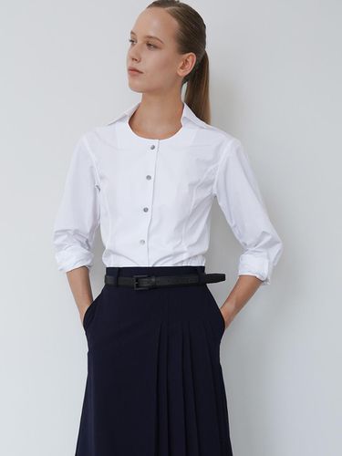 SUA HOURGLASS V NECK COLLAR BLOUSE (WHITE) - LEIE - Modalova