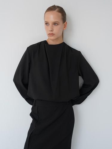 DREW COWL NECK BLOUSE (BLACK) - LEIE - Modalova