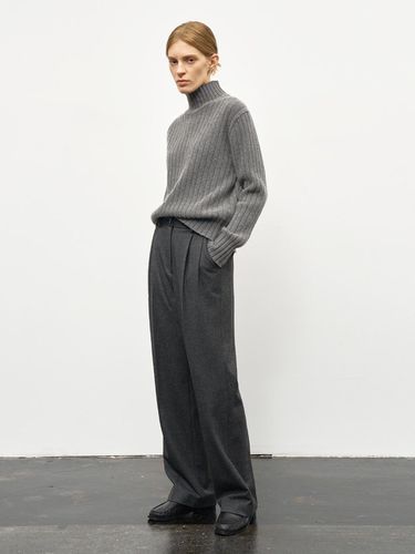 WOOL RICH WIDE TUCK SLACKS_CHARCOAL - RIDIFI - Modalova