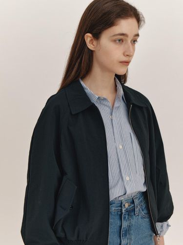 Two - way Crop Blouson (Navy) - THE RYE - Modalova