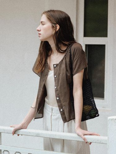 U - neck String Blouse (Brown) - THE RYE - Modalova