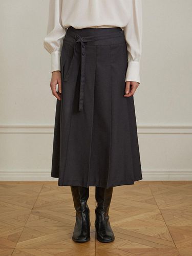 Belt Point Pleats Skirt - Charcoal - NONLOCAL - Modalova