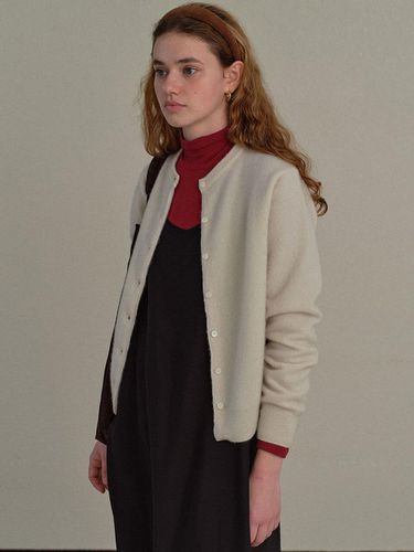 Essential Knit Cardigan (Ivory) - THE RYE - Modalova