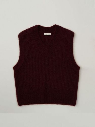 V Neck Knit Vest (Wine) - THE RYE - Modalova