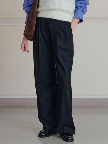 Wool Blended Two Tuck Slacks (Black) - THE RYE - Modalova