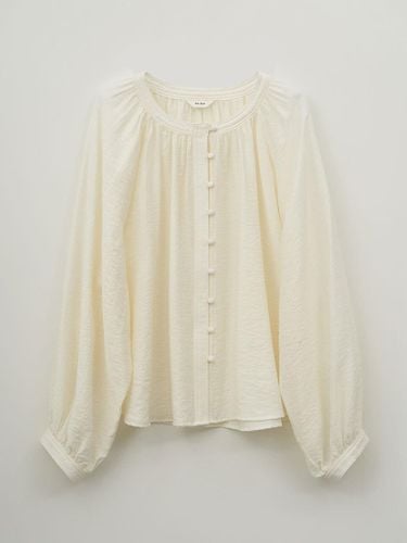 Shirring Round - Neck Blouse (Cream) - THE RYE - Modalova