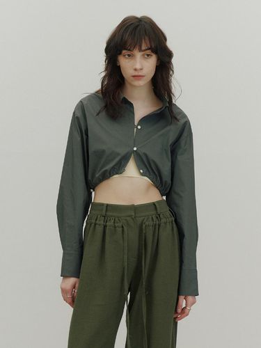 Karena Crop String Shirt_Dark Khaki - J.Chung - Modalova