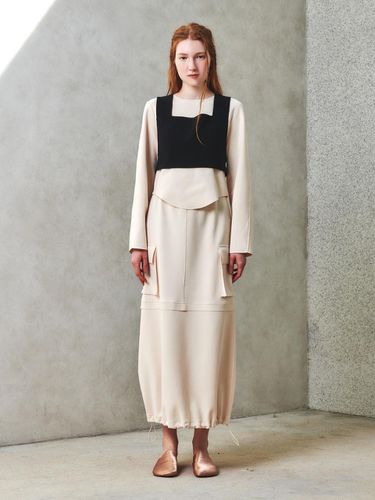 Signature Cargo Skirt_Light Beige - J.Chung - Modalova