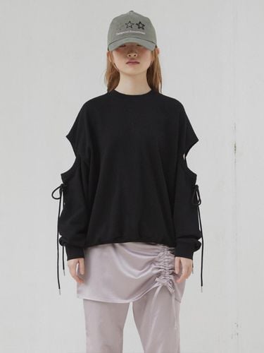 CUT OUT SWEATSHIRT (BLACK) - THREE TO EIGHTY - Modalova