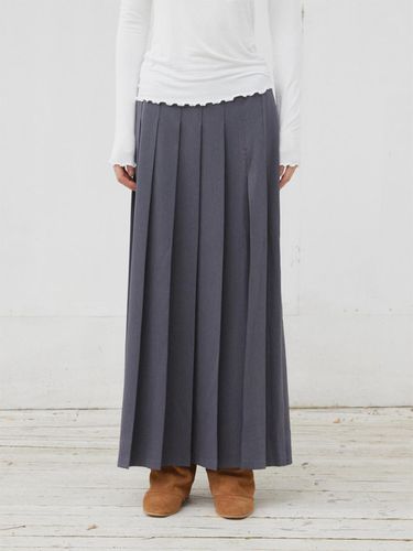 LONG PLEATED SLIT SKIRT (CHARCOAL) - THREE TO EIGHTY - Modalova