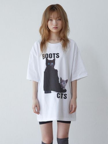 KITTEN BOOTS T SHIRT (WHITE) - THREE TO EIGHTY - Modalova