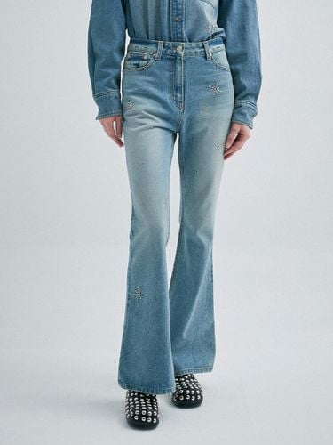 BOOT CUT STAUD JEANS_SAND BLUE - KILO - Modalova