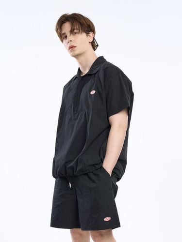 Minimal wappen half zip collar shirt_Black - CLEVER FIELD - Modalova