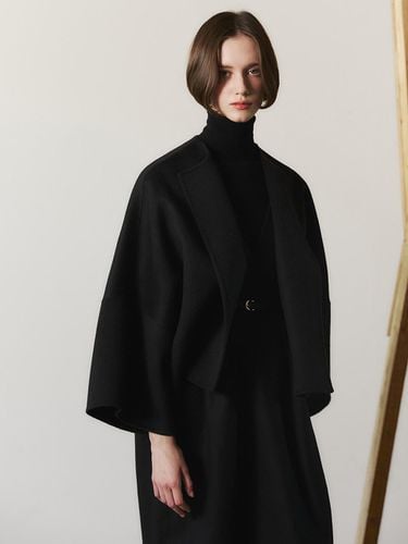 Cape Handmade Half Coat_Black - LETQSTUDIO - Modalova