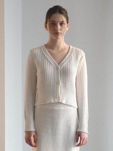 Cropped cardigan setup (white) - LEI AVERY - Modalova