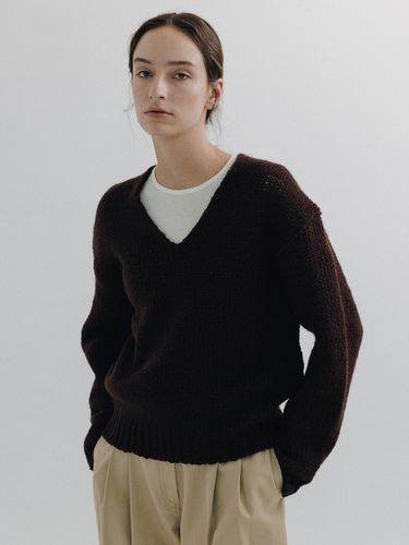 Chunky v neck sweater (Brown) - peces - Modalova