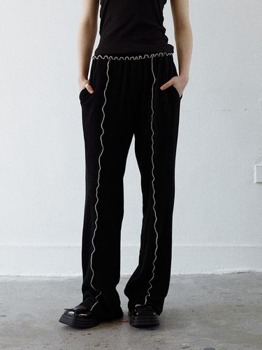 LINE POINTED BANDING PANTS BLACK - YOUNGOH - Modalova