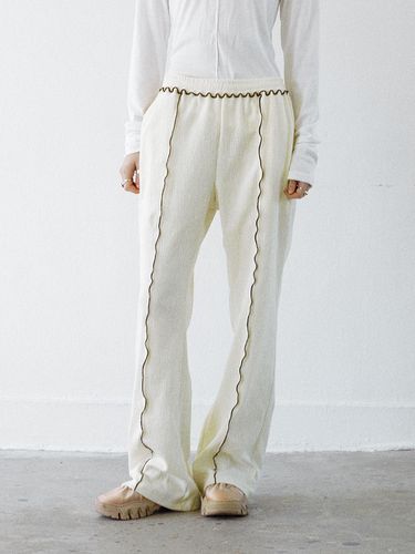 LINE POINTED BANDING PANTS - YOUNGOH - Modalova