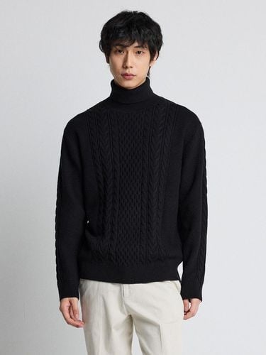 Modified Cable Pattern Heavy Turtleneck - STCO - Modalova