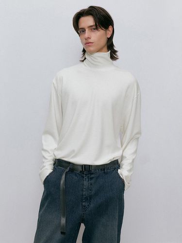 Turtleneck long sleeve t shirt (ivory) - endoor - Modalova