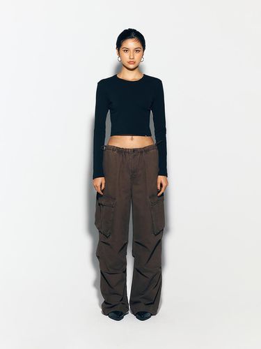 WASH PARACHUTE CARGO PANTS BROWN - asif_CALIE - Modalova