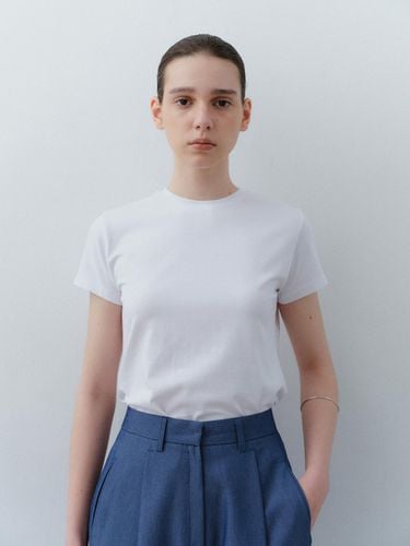 Soft Semi Crop Tee - White - HESS - Modalova