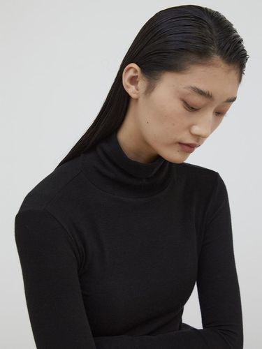 Tencel Wool Turtleneck Top_BLACK - emkm - Modalova