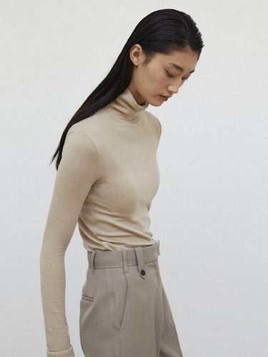 Tencel Wool Turtleneck Top_BEIGE - emkm - Modalova