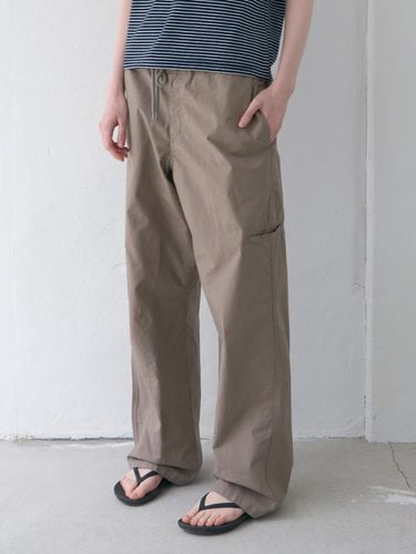 String Parachute Pants (BROWN) - POSZER - Modalova