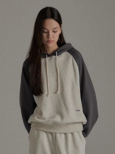 SEFFY RAGLAN HOODY (2colors) - MangoManyPlease - Modalova