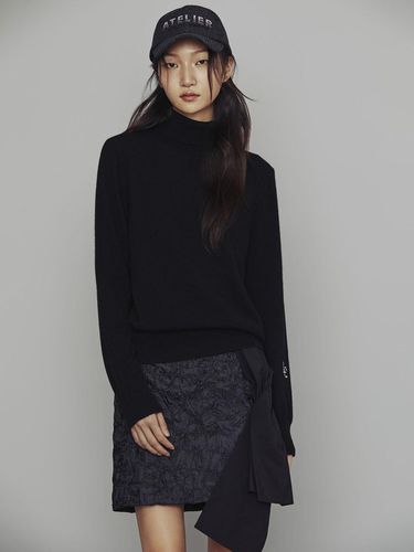 Turtleneck Cashmere Knit Pullover_LFWAW24330BKX - LUCKY CHOUETTE - Modalova