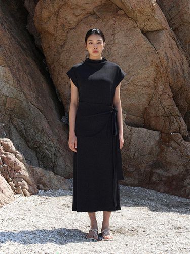 Cowl neck pleats dress_black - BAIE OUD - Modalova