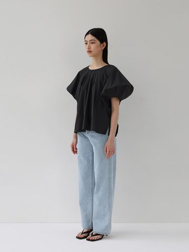 Pintuck BAIE blouse_black - BAIE OUD - Modalova