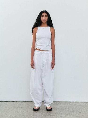 PARACHUTE PANTS (WHITE)- ESSENTIAL - KOBKINO - Modalova