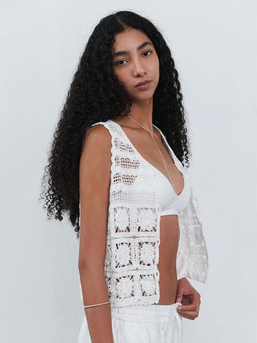 CROCHET VEST (WHITE) - ESSENTIAL - KOBKINO - Modalova